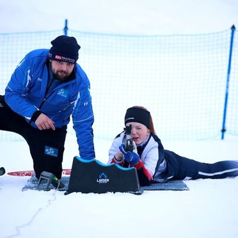Fyrsta bikarmót ársins í skíðaskotfimi sem haldið var í Hlíðarfjalli. Þá var í fyrsta sinn á Íslandi skotið standandi og liggjandi með laser rifflum. Mynd: Anastasiia LeoNova Kramarenko.