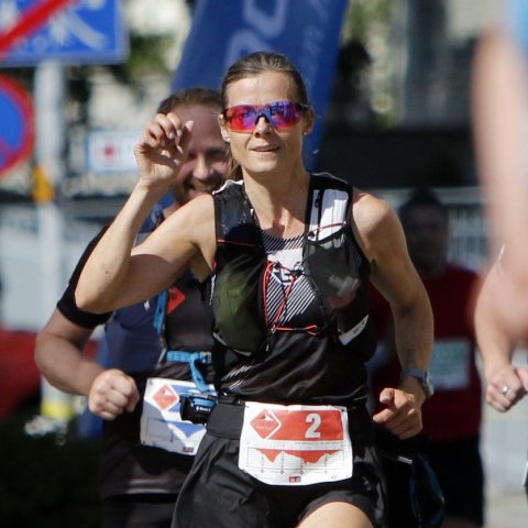 Rannveig Oddsdóttir kemur í mark sem öruggur sigurvegari 55 km hlaupsins. © Skapti Hallgrímsson