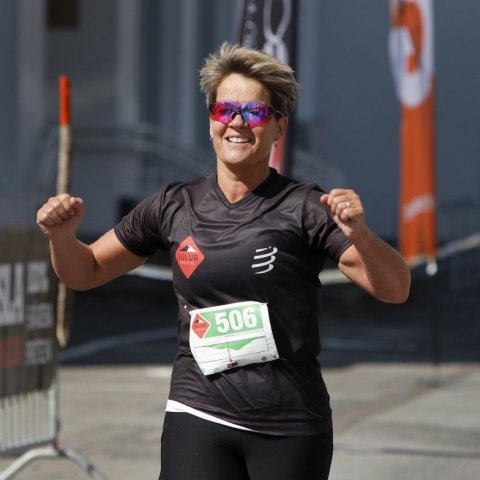 Erla Björnsdóttir lýkur 18 km hlaupinu. © Skapti Hallgrímsson