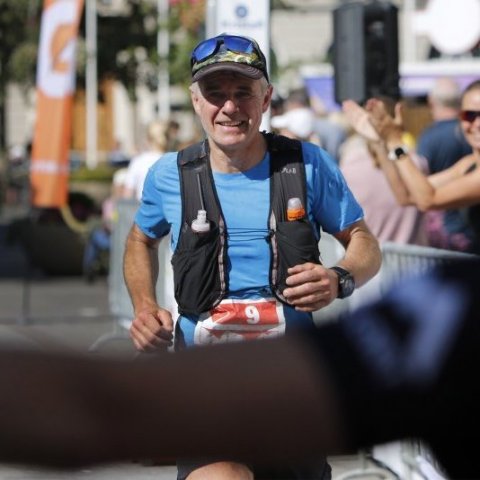 Sigurður Kiernan kemur í mark eftir 55 km hlaup. © Skapti Hallgrímsson