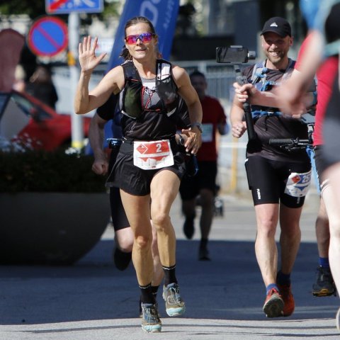 Rannveig Oddsdóttir kemur sigri hrósandi í mark í 55 km hlaupinu. © Skapti Hallgrímsson