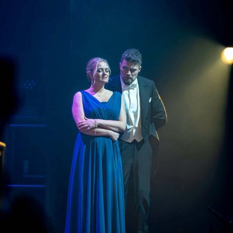 Kristján Jóhannesson og Kristín Einarsdóttir Mäntylä, tvö af fjórum einsöngvurum Óperunnar. Söngdagskráin „Undir sömu stjörnu“ – Frumraun Óperunnar, nýrrar þjóðaróperu, var í menningarhúsinu Hofi á Akureyri. Mynd: Barði Westin