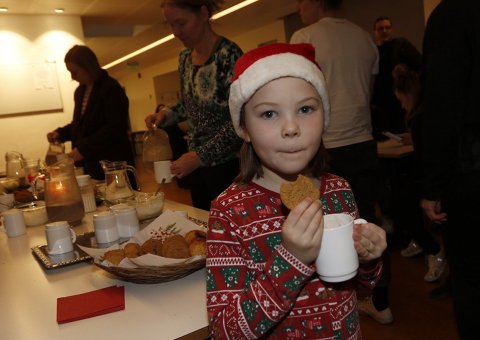Ýr Atladóttir söng eins og engill með barnakórnum í dag og gæddi sér á kakói og piparkökum á eftir.