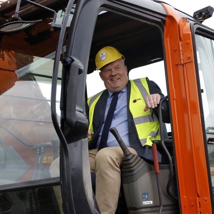 Sigurður Ingi Jóhannsson var eðlilega ánægður eftir skóflustunguna. Ljósmynd: Skapti Hallgrímsson.