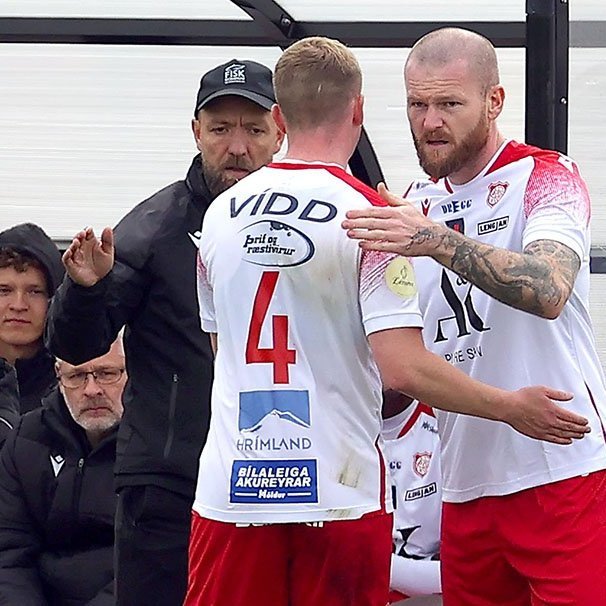 67. mínúta – Aron kemur inn á í stað Hermanns Helga Rúnarssonar sem tók í gær þátt í 100. leiknum með meistaraflokki Þórs. Mynd: Þórir Ó. Tryggvason