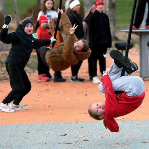 Glæsilegt leiksvæði við Síðuskóla tekið í notkun. Ljósmynd: Skapti Hallgrímsson