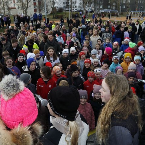 Glæsilegt leiksvæði við Síðuskóla tekið í notkun. Ljósmynd: Skapti Hallgrímsson