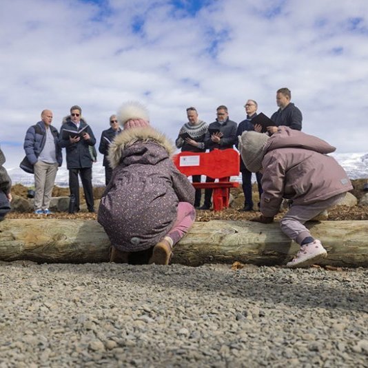 Hjaltalundur stofnaður á Hömrum með táknrænni trjáplöntun; í minningu Hjalta Snæs Árnasonar, sem lést 22 ára gamall eftir að hafa ekki fengið viðeigandi aðstoð á réttum tíma. Mynd: Hilmar Friðjónsson