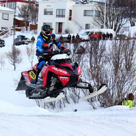 Fyrsta umferð Íslandsmeistaramótsins í snjókrossi. Ljósmynd: Þorgeir Baldursson