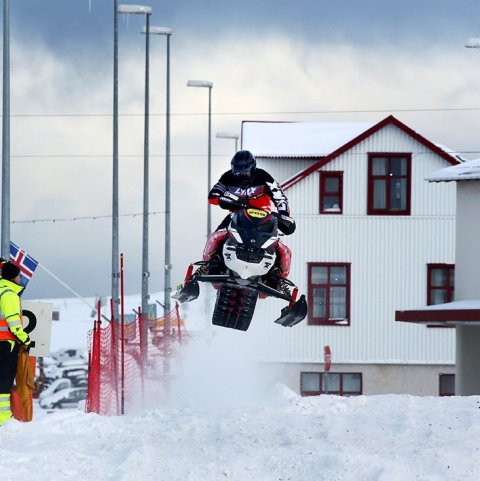 Fyrsta umferð Íslandsmeistaramótsins í snjókrossi. Ljósmynd: Þorgeir Baldursson