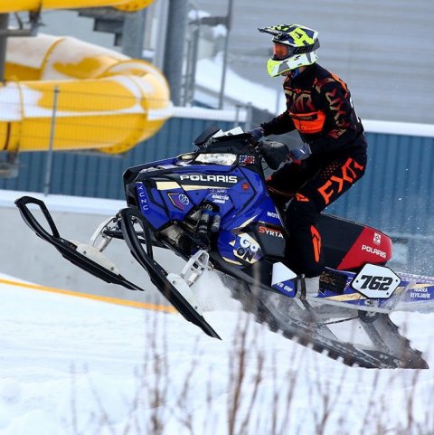 Fyrsta umferð Íslandsmeistaramótsins í snjókrossi. Ljósmynd: Þorgeir Baldursson