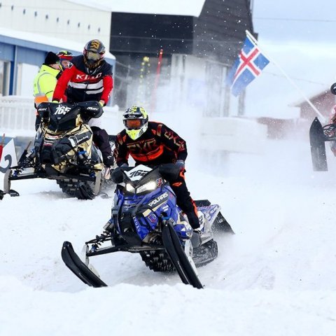 Fyrsta umferð Íslandsmeistaramótsins í snjókrossi. Ljósmynd: Þorgeir Baldursson