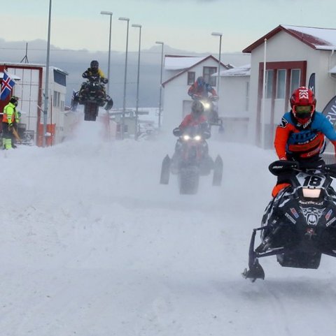 Fyrsta umferð Íslandsmeistaramótsins í snjókrossi. Ljósmynd: Þorgeir Baldursson