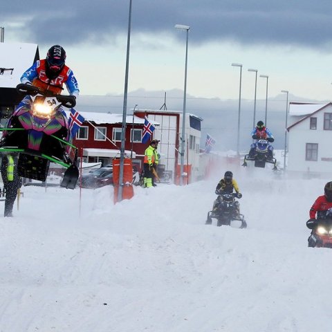 Fyrsta umferð Íslandsmeistaramótsins í snjókrossi. Ljósmynd: Þorgeir Baldursson