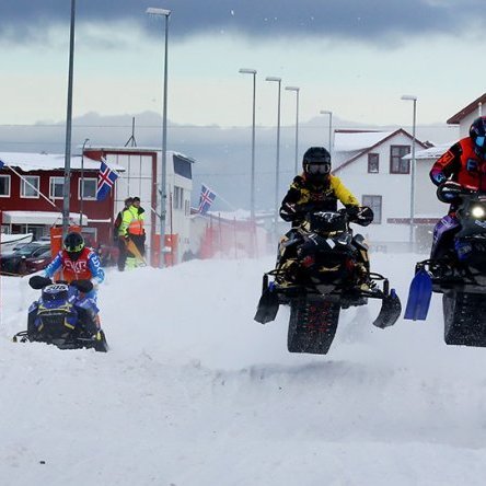 Fyrsta umferð Íslandsmeistaramótsins í snjókrossi. Ljósmynd: Þorgeir Baldursson