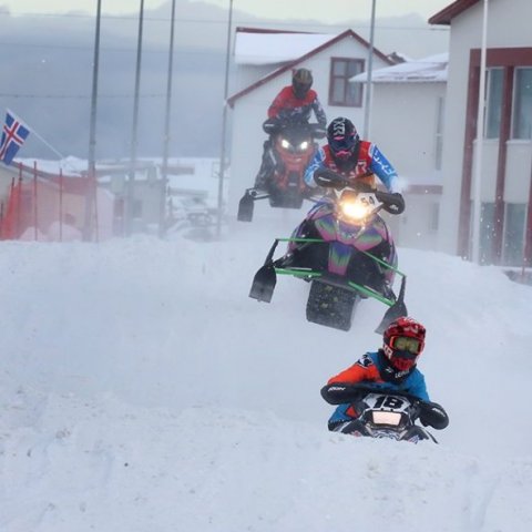 Fyrsta umferð Íslandsmeistaramótsins í snjókrossi. Ljósmynd: Þorgeir Baldursson