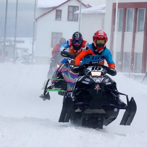 Fyrsta umferð Íslandsmeistaramótsins í snjókrossi. Ljósmynd: Þorgeir Baldursson