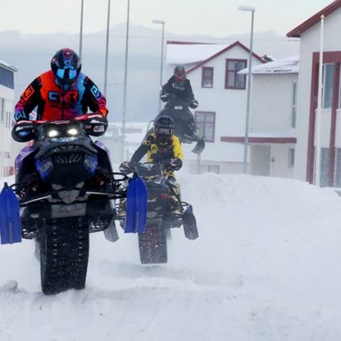 Fyrsta umferð Íslandsmeistaramótsins í snjókrossi. Ljósmynd: Þorgeir Baldursson