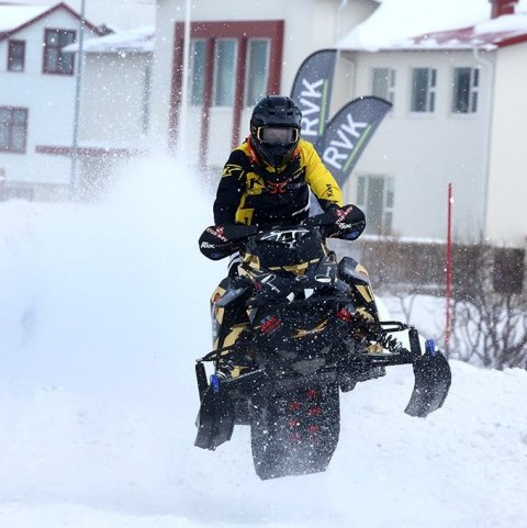 Fyrsta umferð Íslandsmeistaramótsins í snjókrossi. Ljósmynd: Þorgeir Baldursson