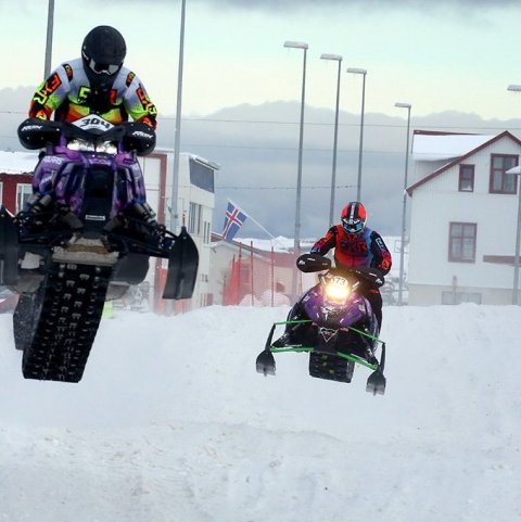 Fyrsta umferð Íslandsmeistaramótsins í snjókrossi. Ljósmynd: Þorgeir Baldursson