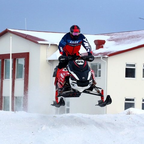 Fyrsta umferð Íslandsmeistaramótsins í snjókrossi. Ljósmynd: Þorgeir Baldursson