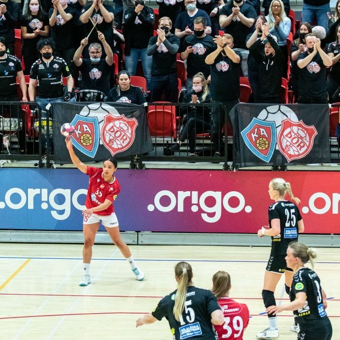 Stuðningsmenn KA/Þórs voru fjölmennir og frábærir.