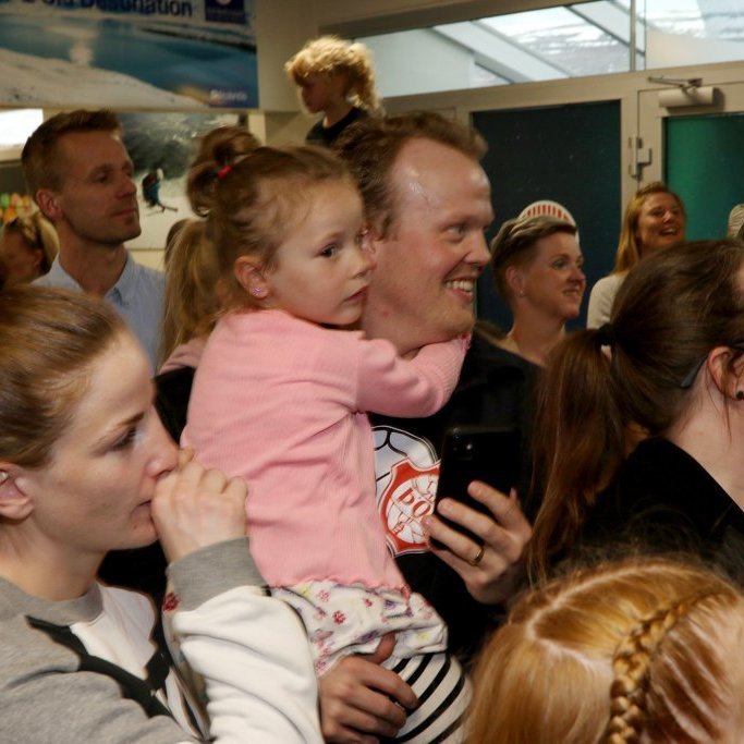 Siguróli Magni Sigurðsson, íþróttafulltrúi KA, Inga Heinesen kona hans og dóttir þeirra, Ragnheiður Sara.