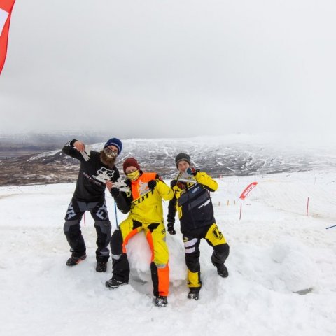 Þremenningarnir sem fengu „holuskotsverðlaun“, fyrir að vera fljótastir af stað í þriðju og síðustu umferð dagsins; Bjarki Sigurðsson, Bergsveinn Ingvar Friðbjörnsson og Axel Darri Þórhallsson.