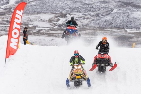 Birgir Ingvason fremstur, Einar Geirsson til hægri og aftastur er Kjartan Hjaltason.