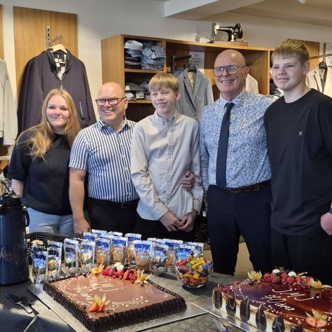 Fjórir ættliðir að störfum: Ragnhildur Sara Ásgeirsdóttir, Jón M. Ragnarsson, Jón Helgi Ásgeirsson, Ragnar Sverrisson og Hilmar Þór Svavarsson.