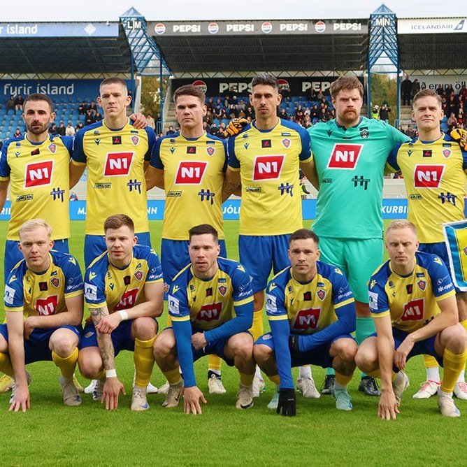 KA bikarmeistari í knattspyrnu 2024. Byrjunarliðið í úrslitaleiknum, aftari röð frá vinstri: Darko Bulatovic, Hans Viktor Guðmundsson, Viðar Örn Kjartansson, Rodrigo Gomes, Steinþór Már Auðunsson og Ívar Örn Árnason. Fremri röð frá vinstri: Bjarni Aðalsteinsson, Jakob Snær Árnason, Hrannar Björn Steingrímsson, Hallgrímur Mar Steingrímsson og Daníel Hafsteinsson.  Mynd: Skapti Hallgrímsson