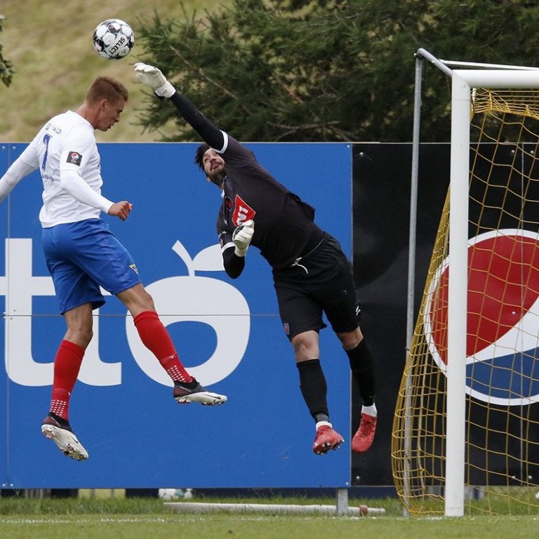 Grótta 1:0 í 7. umferð Pepsi Max deildarinnar, 18. júlí 2020. Kristijan Jajalo kýlir boltann frá marki. Ljósmynd: Skapti Hallgrímsson