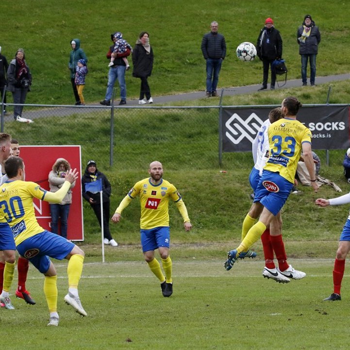 KA - Grótta 1:0 í 7. umferð Pepsi Max deildarinnar, 18. júlí 2020. Guðmundur Steinn Hafsteinsson (33) skallar í átt að marki, rétt áður en Steinþór Freyr Þorsteinsson skoraði. Ljósmynd: Skapti Hallgrímsson