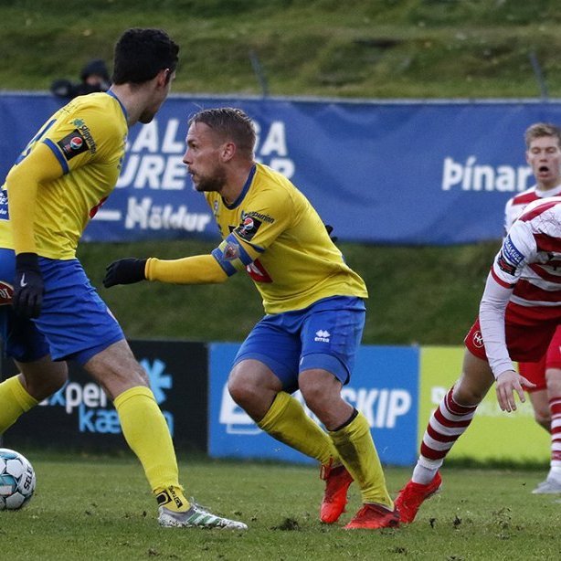 KA - HK 1:1 í 10. umferð Pepsi Max deildarinnar, 24. september 2020. Almarr Örlygsson með boltann í vítateignum og horfir fram völlinn.  Ljósmynd: Skapti Hallgrímsson