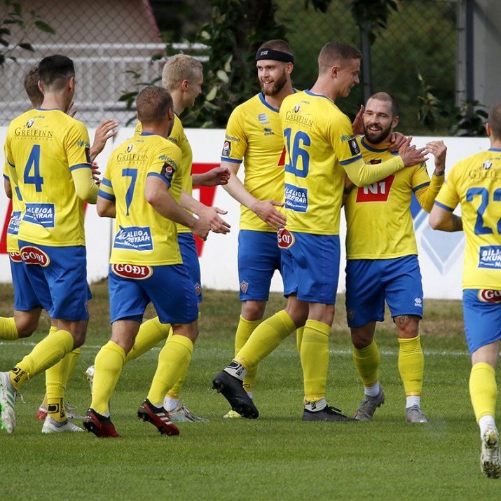 KA - ÍBV 1:3, 16-liða úrslit Mjólkurbikarkeppninnar, 20. júlí 2020. Marki Hallgríms Mar Steingrímssonar fagnað. Markaskorarinn er annar frá hægri. Ljósmynd: Skapti Hallgrímsson