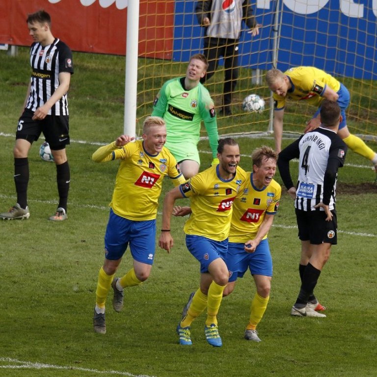 KA - KR 0:0 í 9. umferð Pepsi Max deildarinnar, 27. júlí 2020. KA-menn fagna marki Guðmundar Steins Hafsteinssonar, sem reyndist svo ekki mark að mati dómarans. Ljósmynd: Skapti Hallgrímsson