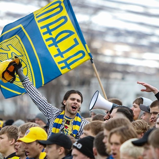 Þór - KA 0:1, í 5. umferð Bestu deildarinnar í knattspyrnu. Mögnuð stemning löngu fyrir leik og hart var barist í fyrstu rimmu Akureyrarfélaganna í efstu deild í 24 ár. Mynd: Rakel Hinriksdóttir