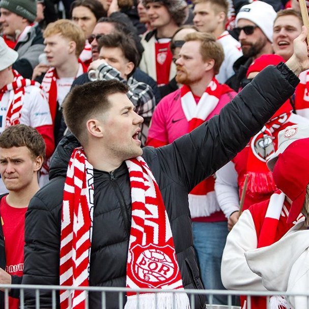 Þór - KA 0:1, í 5. umferð Bestu deildarinnar í knattspyrnu. Mögnuð stemning löngu fyrir leik og hart var barist í fyrstu rimmu Akureyrarfélaganna í efstu deild í 24 ár. Mynd: Rakel Hinriksdóttir