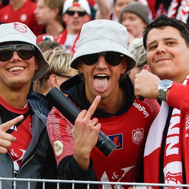 Þór - KA 0:1, í 5. umferð Bestu deildarinnar í knattspyrnu. Mögnuð stemning löngu fyrir leik og hart var barist í fyrstu rimmu Akureyrarfélaganna í efstu deild í 24 ár. Mynd: Rakel Hinriksdóttir