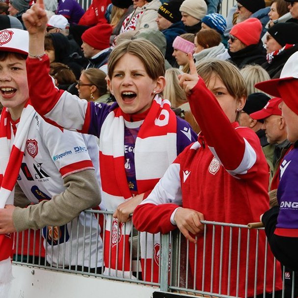 Þór - KA 0:1, í 5. umferð Bestu deildarinnar í knattspyrnu. Mögnuð stemning löngu fyrir leik og hart var barist í fyrstu rimmu Akureyrarfélaganna í efstu deild í 24 ár. Mynd: Rakel Hinriksdóttir
