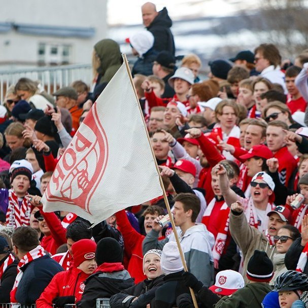 Þór - KA 0:1, í 5. umferð Bestu deildarinnar í knattspyrnu. Mögnuð stemning löngu fyrir leik og hart var barist í fyrstu rimmu Akureyrarfélaganna í efstu deild í 24 ár. Mynd: Rakel Hinriksdóttir