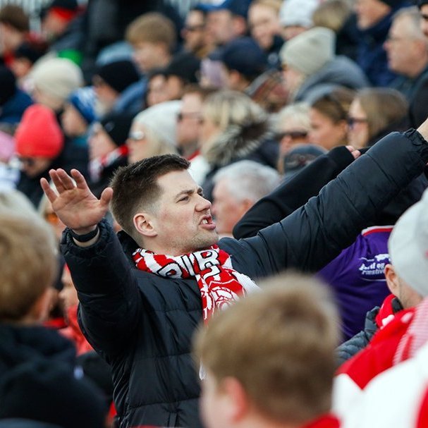 Þór - KA 0:1, í 5. umferð Bestu deildarinnar í knattspyrnu. Mögnuð stemning löngu fyrir leik og hart var barist í fyrstu rimmu Akureyrarfélaganna í efstu deild í 24 ár. Mynd: Rakel Hinriksdóttir