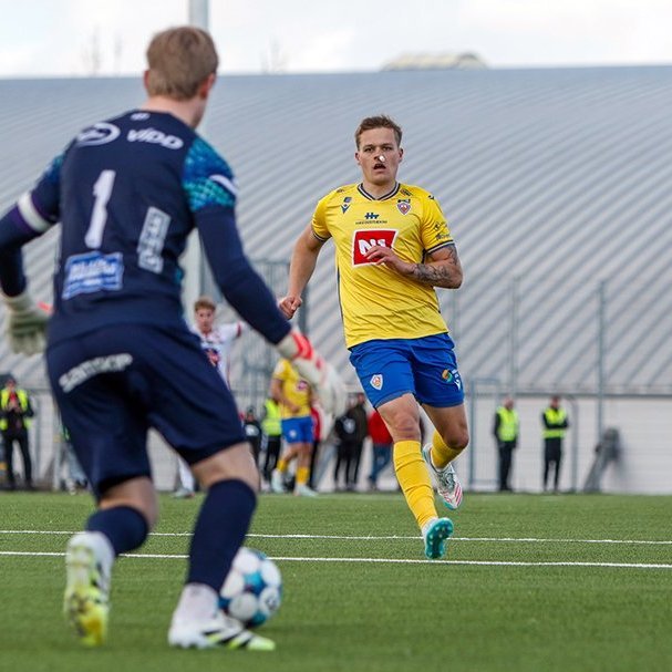 Þór - KA 0:1, í 5. umferð Bestu deildarinnar í knattspyrnu. Mögnuð stemning löngu fyrir leik og hart var barist í fyrstu rimmu Akureyrarfélaganna í efstu deild í 24 ár. Mynd: Rakel Hinriksdóttir