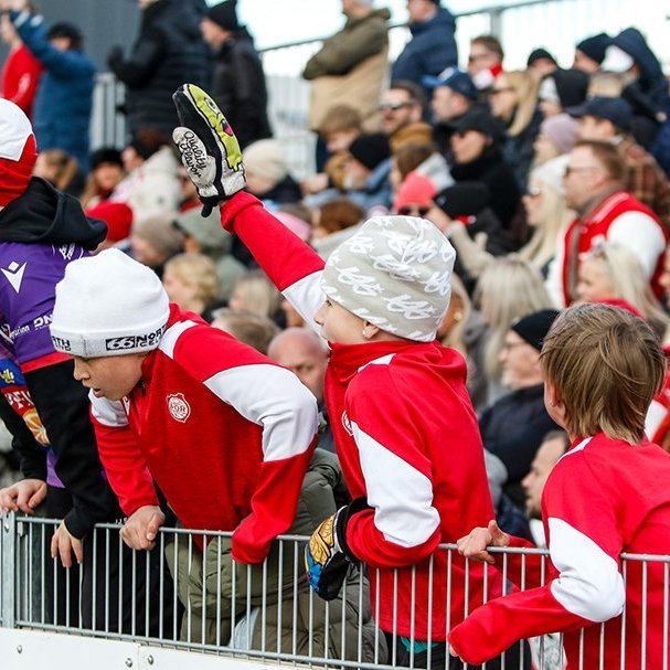 Þór - KA 0:1, í 5. umferð Bestu deildarinnar í knattspyrnu. Mögnuð stemning löngu fyrir leik og hart var barist í fyrstu rimmu Akureyrarfélaganna í efstu deild í 24 ár. Mynd: Rakel Hinriksdóttir