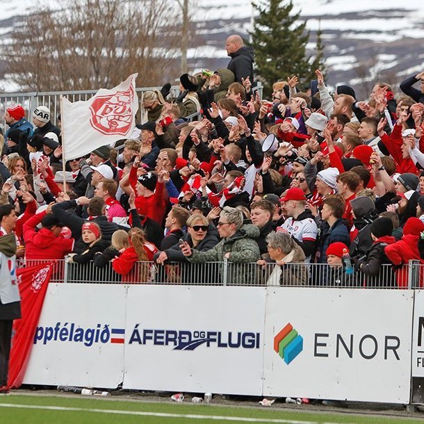 Þór - KA 0:1, í 5. umferð Bestu deildarinnar í knattspyrnu. Mögnuð stemning löngu fyrir leik og hart var barist í fyrstu rimmu Akureyrarfélaganna í efstu deild í 24 ár. Mynd: Rakel Hinriksdóttir