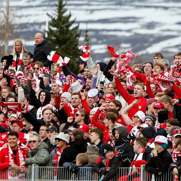 Þór - KA 0:1, í 5. umferð Bestu deildarinnar í knattspyrnu. Mögnuð stemning löngu fyrir leik og hart var barist í fyrstu rimmu Akureyrarfélaganna í efstu deild í 24 ár. Mynd: Rakel Hinriksdóttir