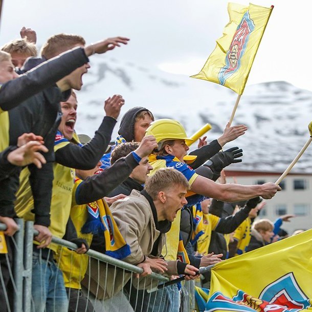 Þór - KA 0:1, í 5. umferð Bestu deildarinnar í knattspyrnu. Mögnuð stemning löngu fyrir leik og hart var barist í fyrstu rimmu Akureyrarfélaganna í efstu deild í 24 ár. Mynd: Rakel Hinriksdóttir