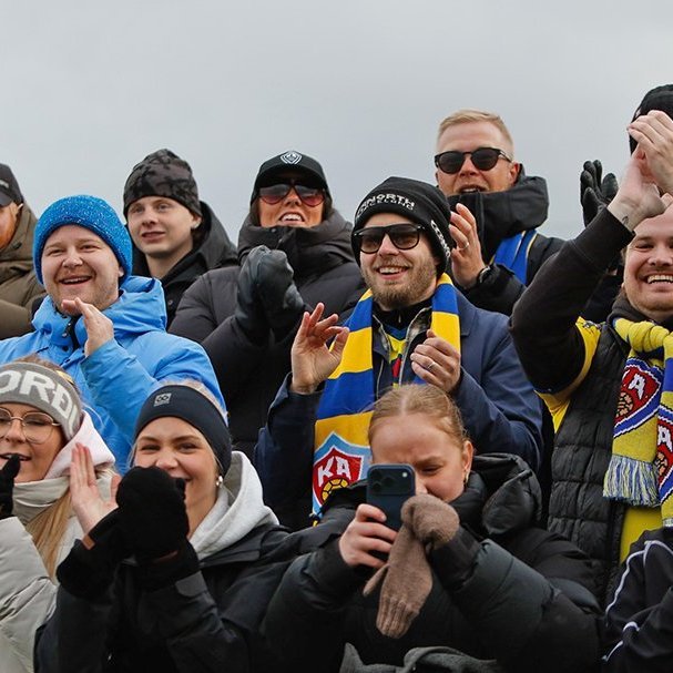 Þór - KA 0:1, í 5. umferð Bestu deildarinnar í knattspyrnu. Mögnuð stemning löngu fyrir leik og hart var barist í fyrstu rimmu Akureyrarfélaganna í efstu deild í 24 ár. Mynd: Rakel Hinriksdóttir