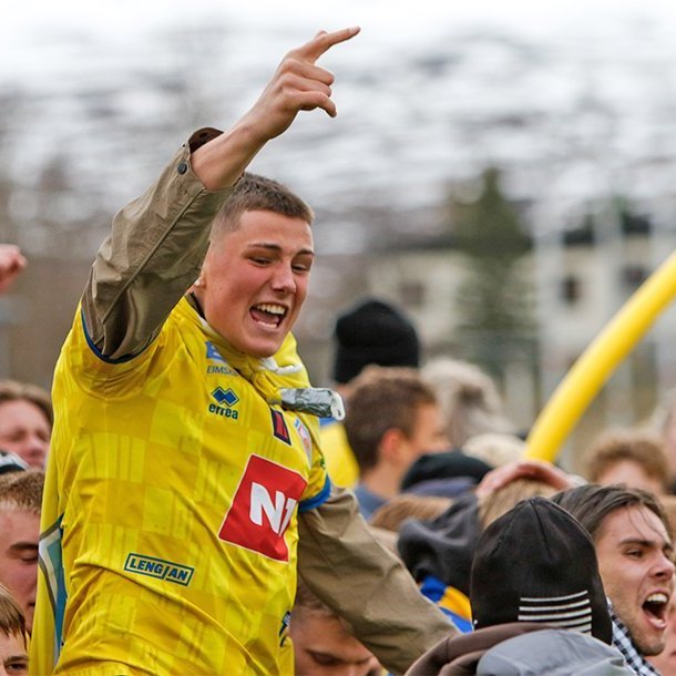 Þór - KA 0:1, í 5. umferð Bestu deildarinnar í knattspyrnu. Mögnuð stemning löngu fyrir leik og hart var barist í fyrstu rimmu Akureyrarfélaganna í efstu deild í 24 ár. Mynd: Rakel Hinriksdóttir