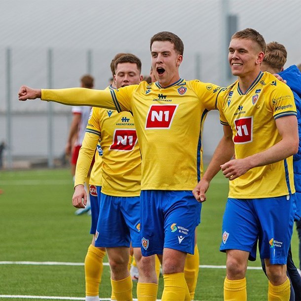 Þór - KA 0:1, í 5. umferð Bestu deildarinnar í knattspyrnu. Mögnuð stemning löngu fyrir leik og hart var barist í fyrstu rimmu Akureyrarfélaganna í efstu deild í 24 ár. Mynd: Rakel Hinriksdóttir